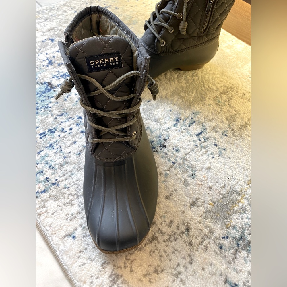 Sperry 8 Quilted Duck Boot. Worn Once. - image 1